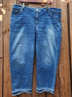 Chico's Girlfriend Cropped Distressed Fray Hem Jeans Size 4 / 20